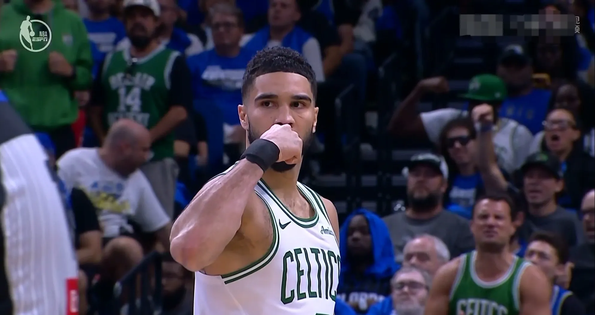 AYX Sports-塔图姆在加拿大队比赛中爆冷，比赛局势复杂引发热议！赢得满堂喝彩-AYX Sports